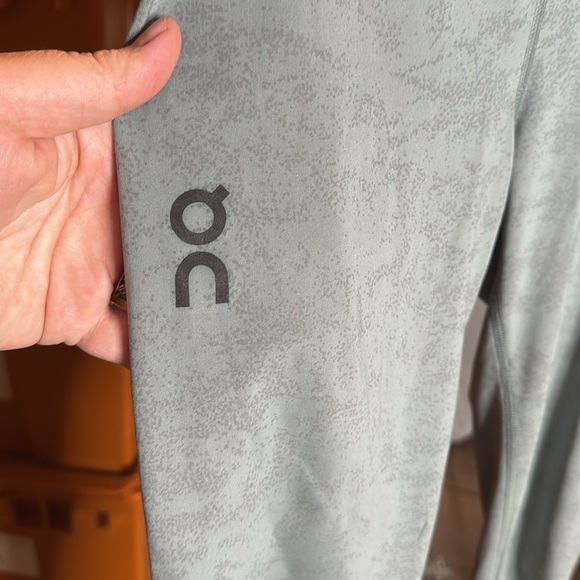 On Running Women's ON Running Tights 7/8 Sea Blue Size Small - Picture 11 of 14